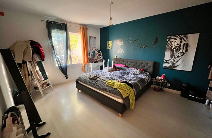 Immeuble en ville 2 appartements avec cours et garages — photo 4