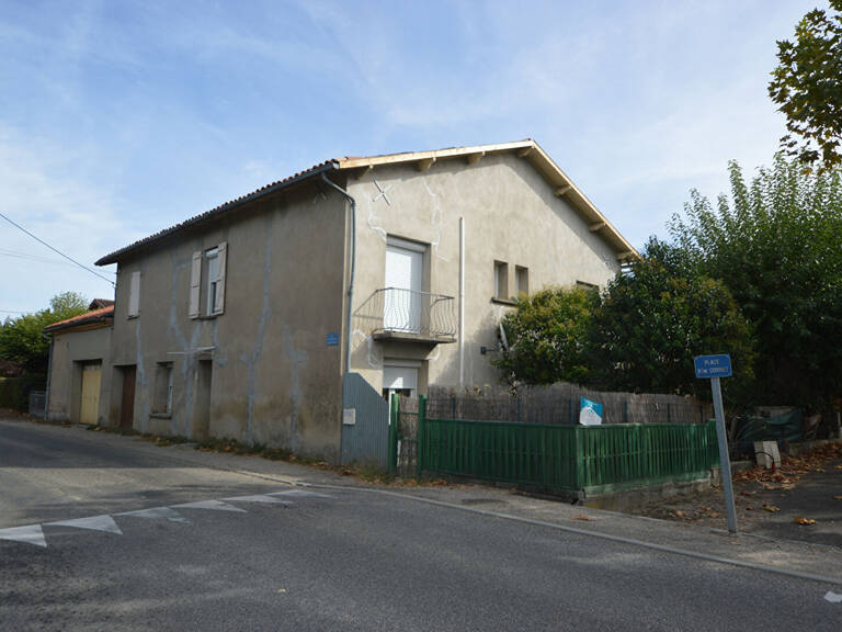 Immeuble en ville 2 appartements avec cours et garages — photo 1