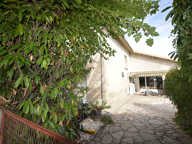Immeuble en ville 2 appartements avec cours et garages — photo 2