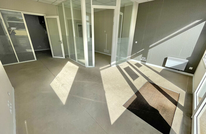 A LOUER - VERTOU PROCHE BOURG - LOCAL COMMERCIAL D'ENVIRON 40 M² — photo 2