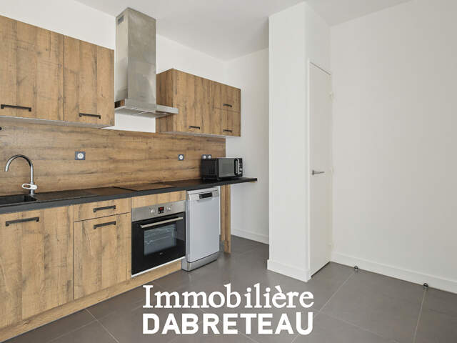 RARE T2 AVEC TERRASSE ET GARAGE COEUR CROIX-ROUSSE - LYON 4EME — photo du bien
