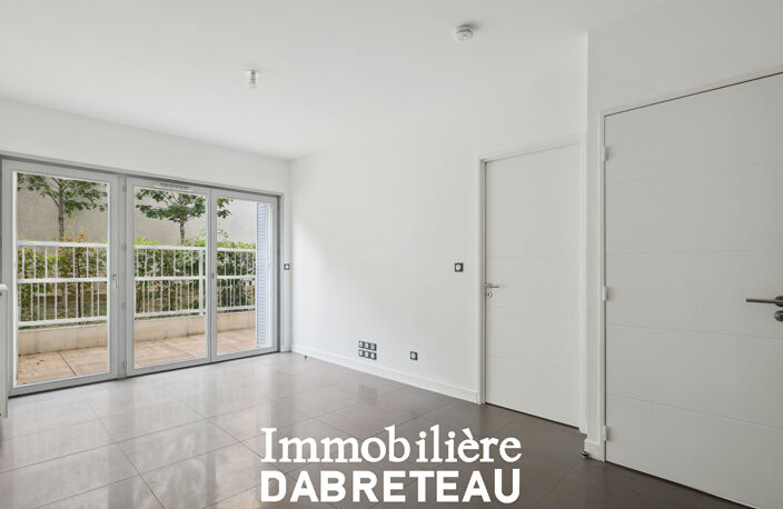 RARE T2 AVEC TERRASSE ET GARAGE COEUR CROIX-ROUSSE - LYON 4EME — photo 3