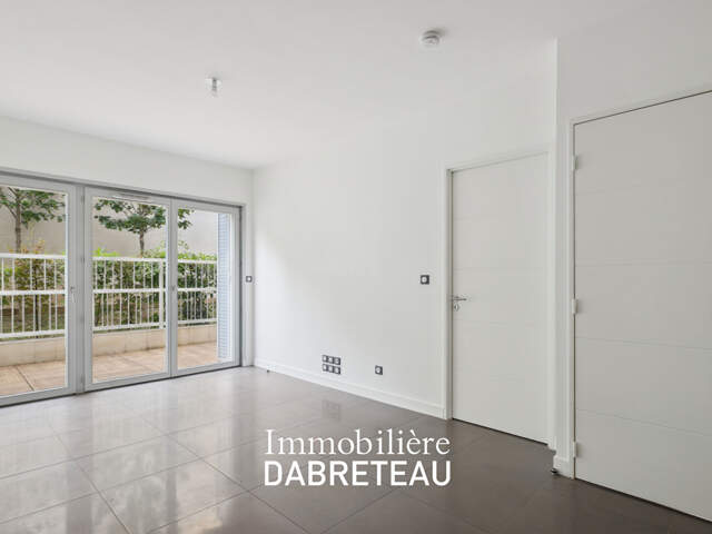RARE T2 AVEC TERRASSE ET GARAGE COEUR CROIX-ROUSSE - LYON 4EME — photo du bien
