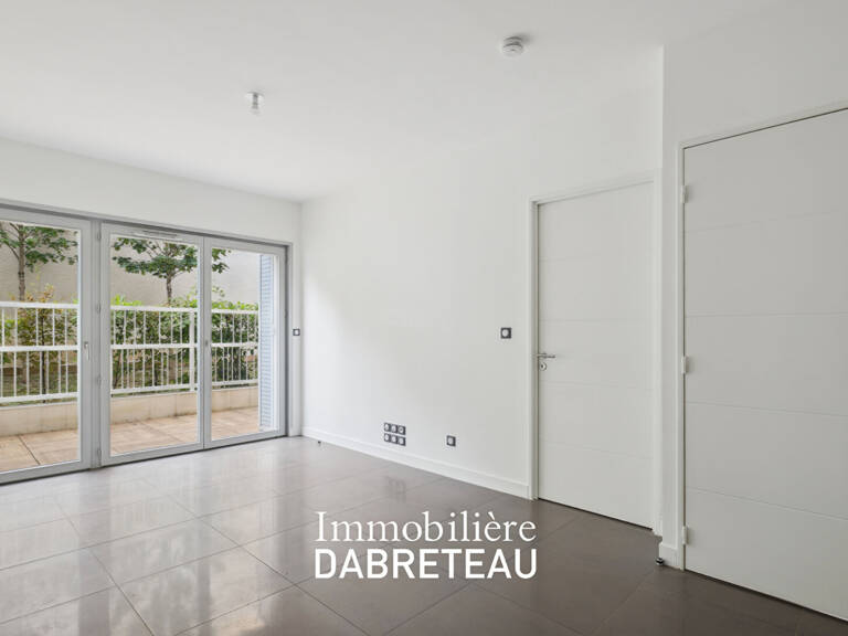 RARE T2 AVEC TERRASSE ET GARAGE COEUR CROIX-ROUSSE - LYON 4EME — photo 1