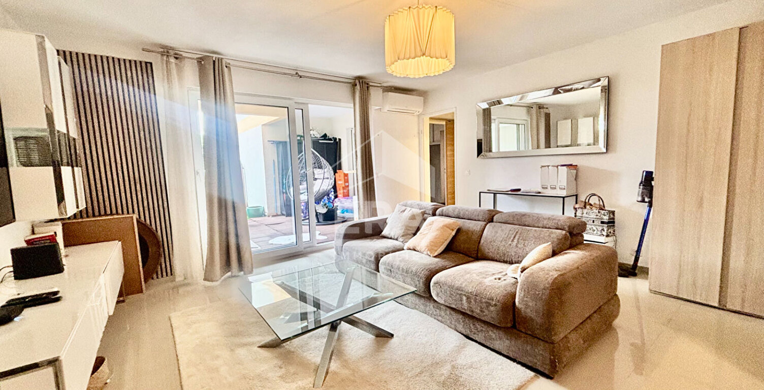 Coup de coeur: appartement rénové en rez de jardin — photo 1