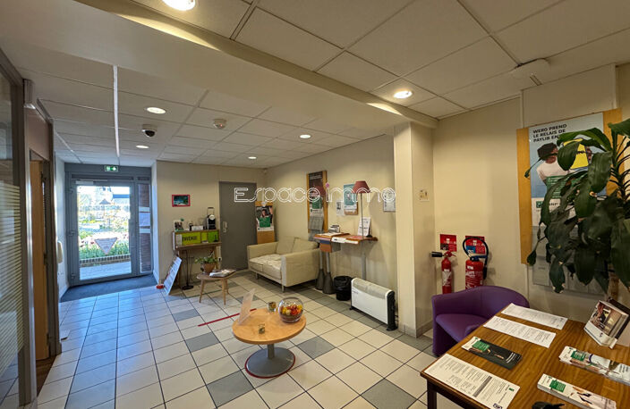 LOCAL COMMERCIAL - MONTVILLE CENTRE - 90 m² — photo 2