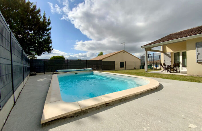 Maison de plain-pied avec piscine — photo 2