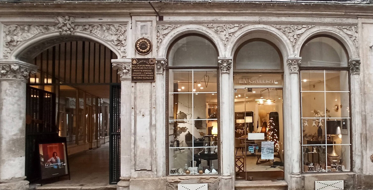 AUXERRE CENTRE VILLE - LOCAL COMMERCIAL VENDU OCCUPE - 220M² - RESERVES 100M² — photo 1
