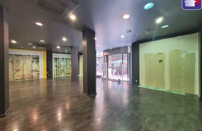 Location commerce  181 m² à Foix (09000) — photo 2