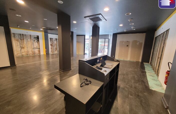 Location commerce  181 m² à Foix (09000) — photo 3