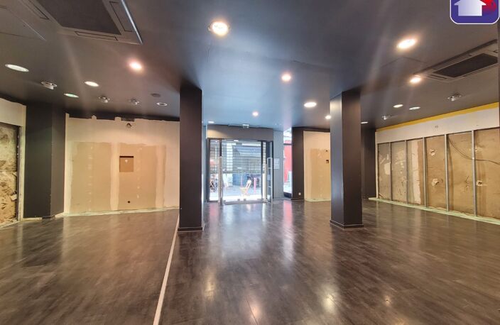 Location commerce  181 m² à Foix (09000) — photo 4