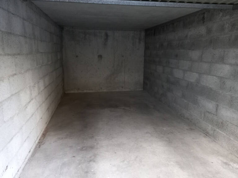 Garage simple sécurisé en sous sol dans une copropriété de la commune de Jacob-Bellecombette — photo 1