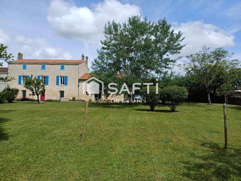 Maison type Longère en pierre rénovée, 7 pièces, située à 15mn de NIORT, sur la commune d'AIGONDIGNE. — photo 1