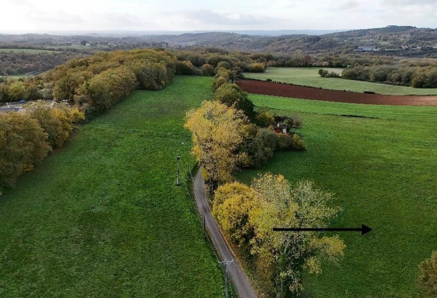 Terrain constructible avec permis d'aménager — photo 1