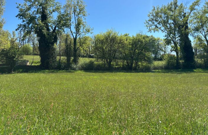 Terrain constructible avec permis d'aménager — photo 3