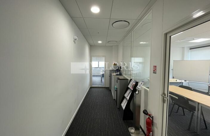 BUREAUX à LOUER — photo 4