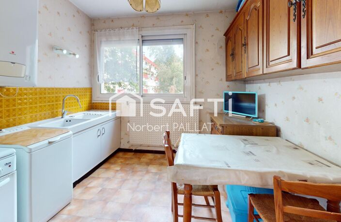 Mâcon  Un balcon, trois chambres et de belles possibilités — photo 4