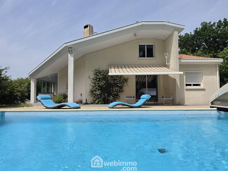 Maison - 170m² - Blanquefort — photo 1