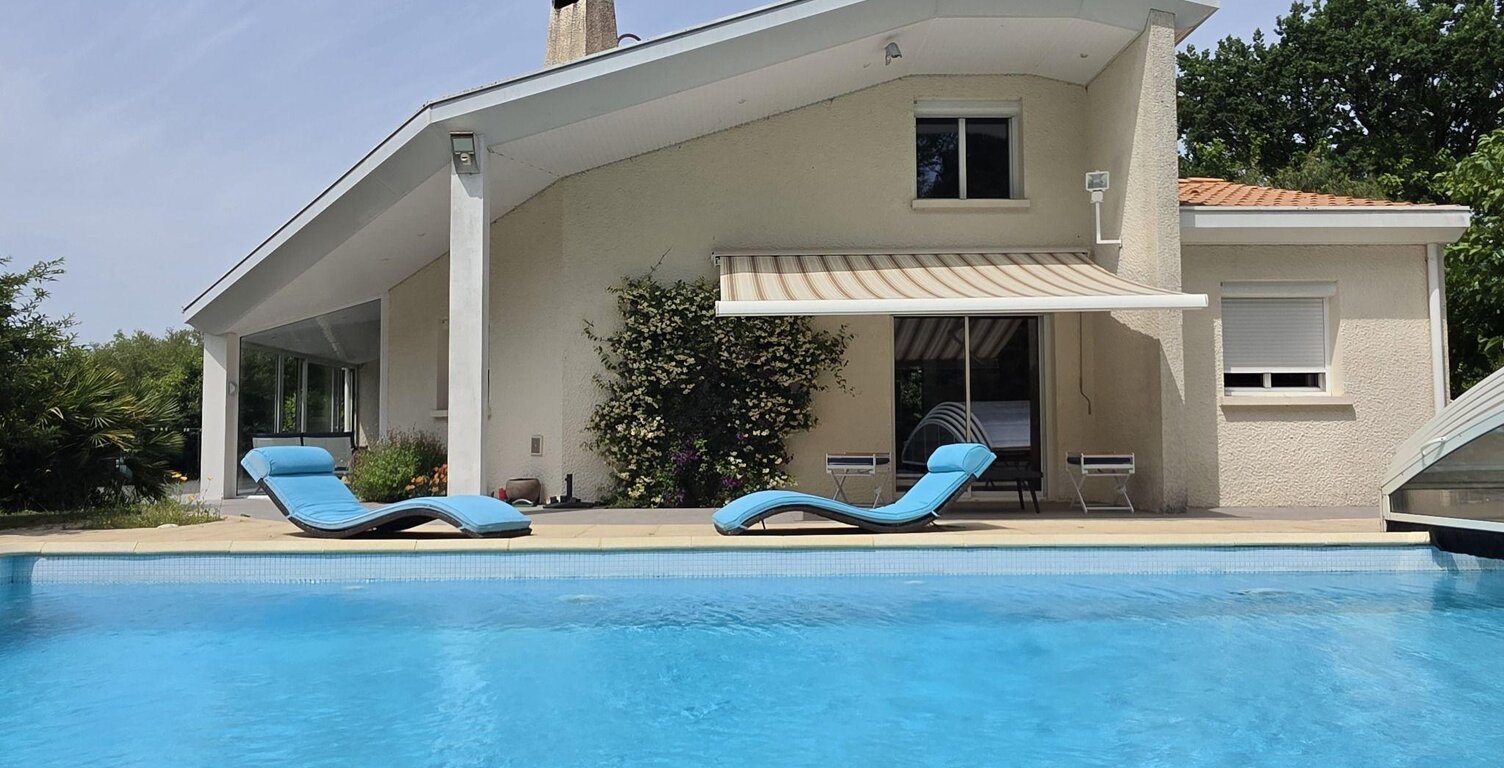 Maison - 170m² - Blanquefort — photo 1