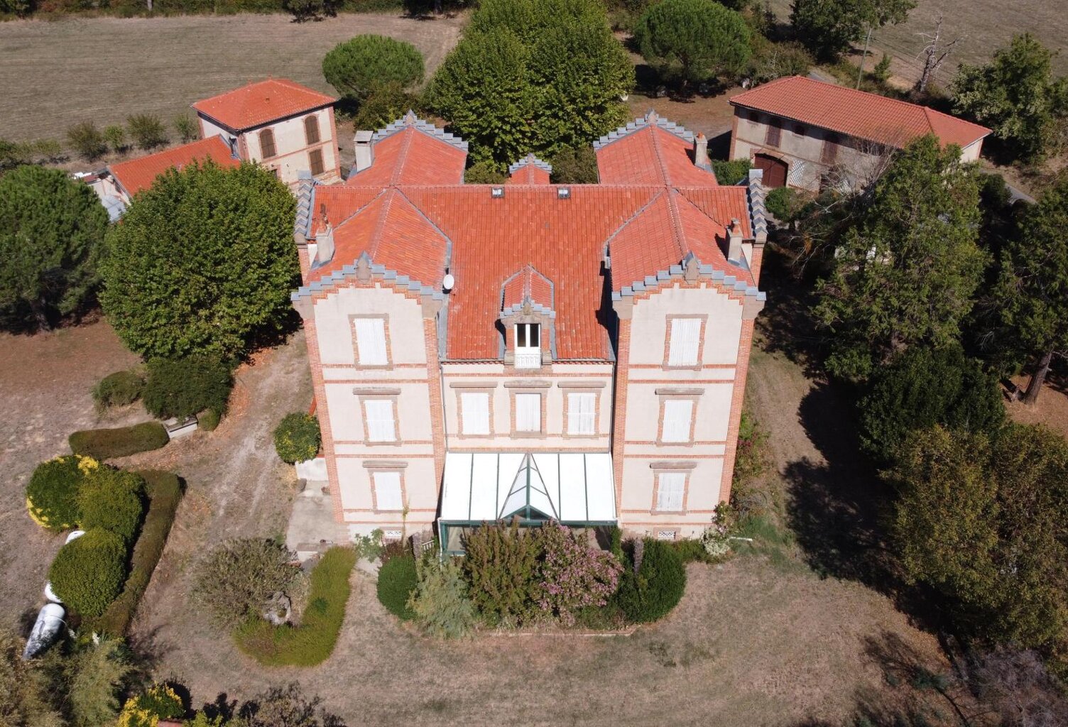 Magnifique domaine de caractère à 15 km de Cordes sur Ciel et 26 km d'Albi Sur plus de 6 hectares. — photo 1