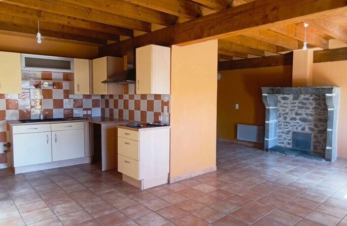 Maison en pierres de 72 m² à Rouillas Haut (Aydat) — photo 2