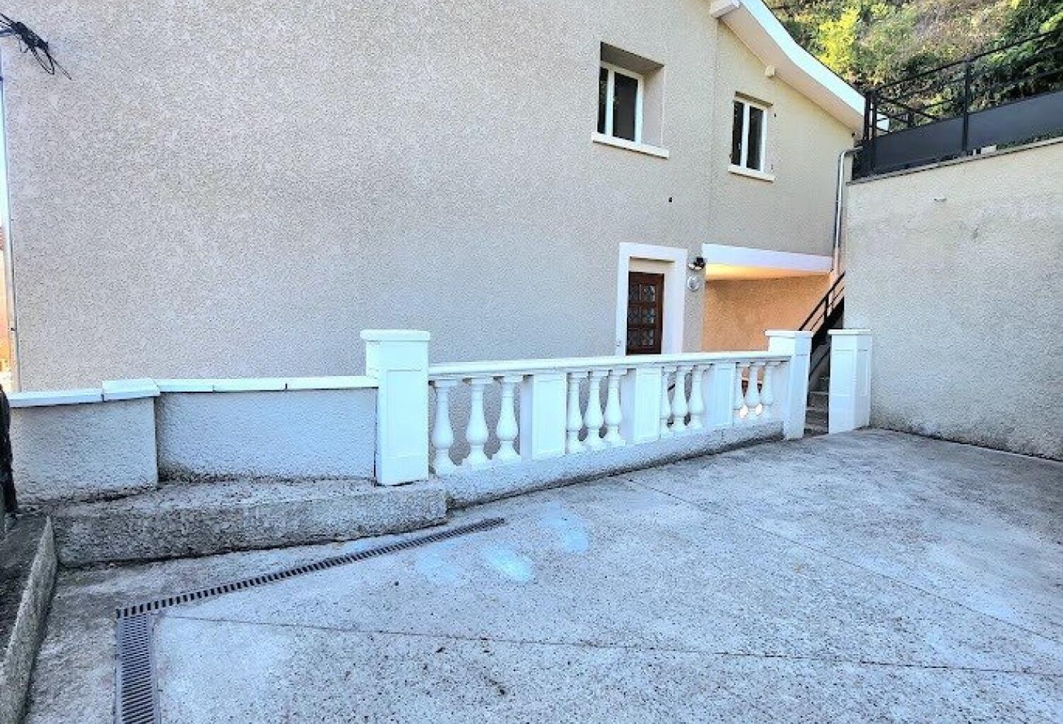 MAISON DE VILLE sur 996m2 Terrain — photo 1