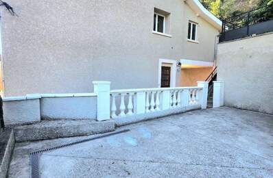 MAISON DE VILLE sur 996m2 Terrain — photo du bien