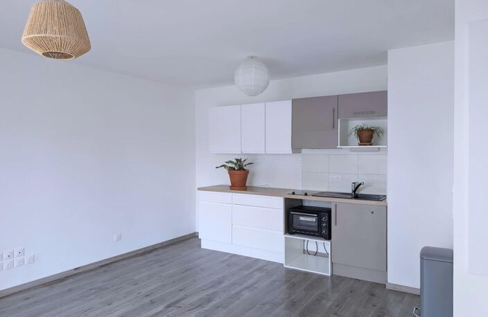 T2 AVEC BALCON ET PLACE DE PARKING PRIVEE A LA ROCHELLE — photo 2