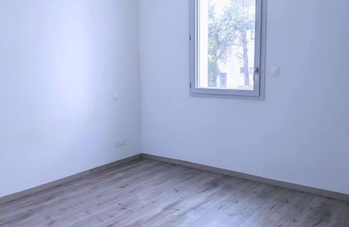 T2 AVEC BALCON ET PLACE DE PARKING PRIVEE A LA ROCHELLE — photo 4