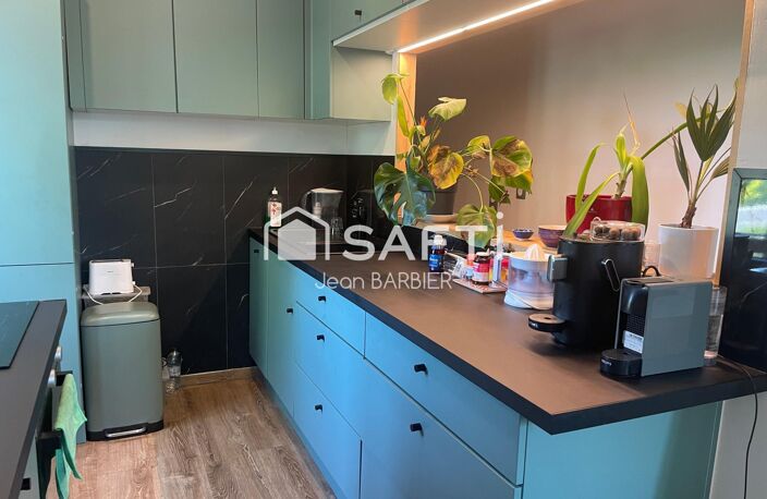Toulon Ouest, au sein d'une ancienne bastide, appartement de type 3 rénové en dernier étage. Vous bénéficierez de deux places de stationnement. — photo 2