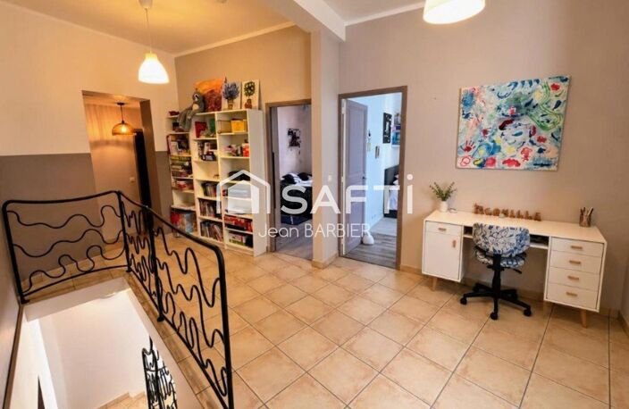 Toulon Est, au pied du Faron et a proximité de la commune de la Valette , maison de ville de 165m² avec extérieur et deux garages privatifs — photo 2
