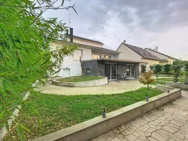 Maison F6 avec piscine et jardin — photo du bien