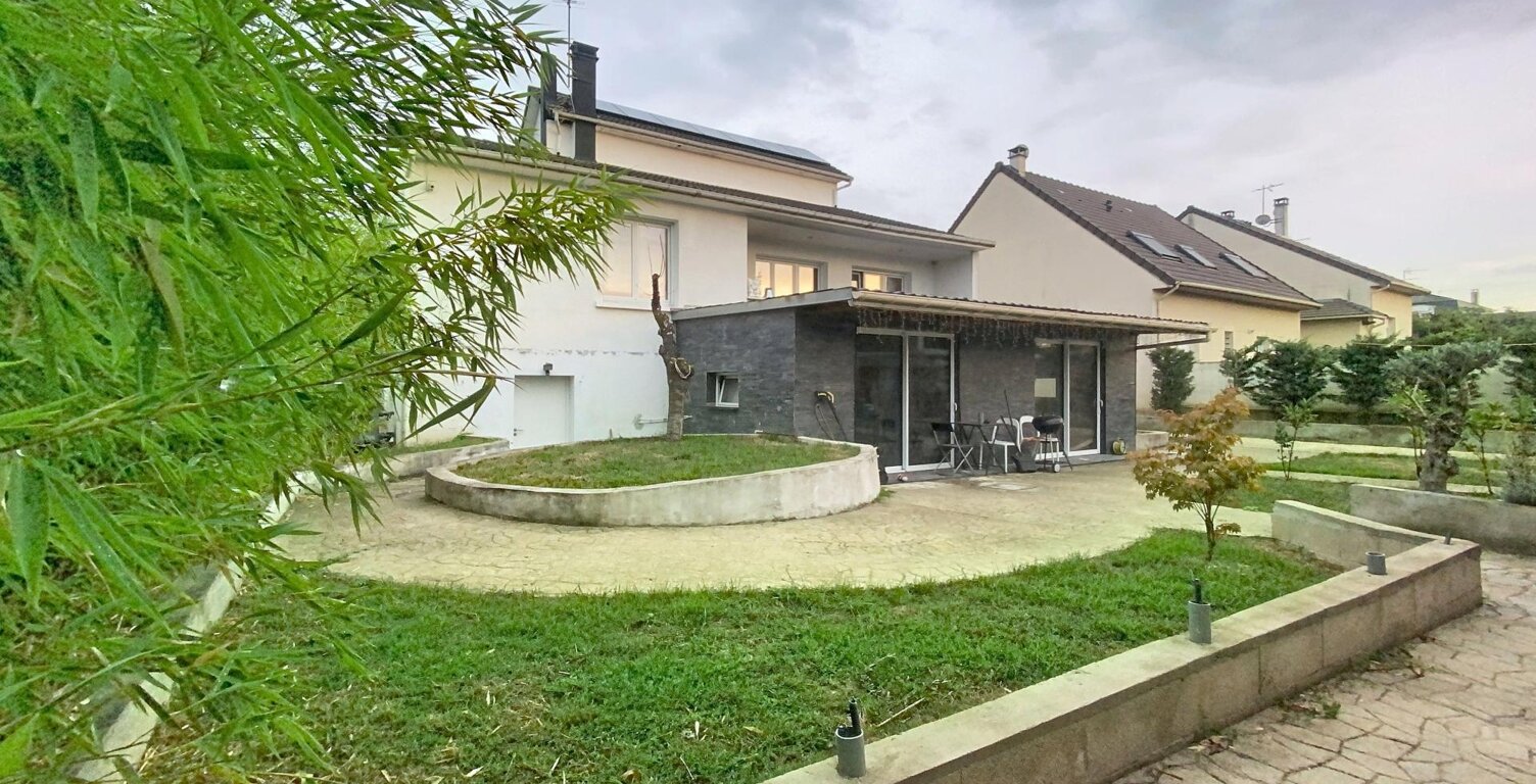 Maison F6 avec piscine et jardin — photo 1