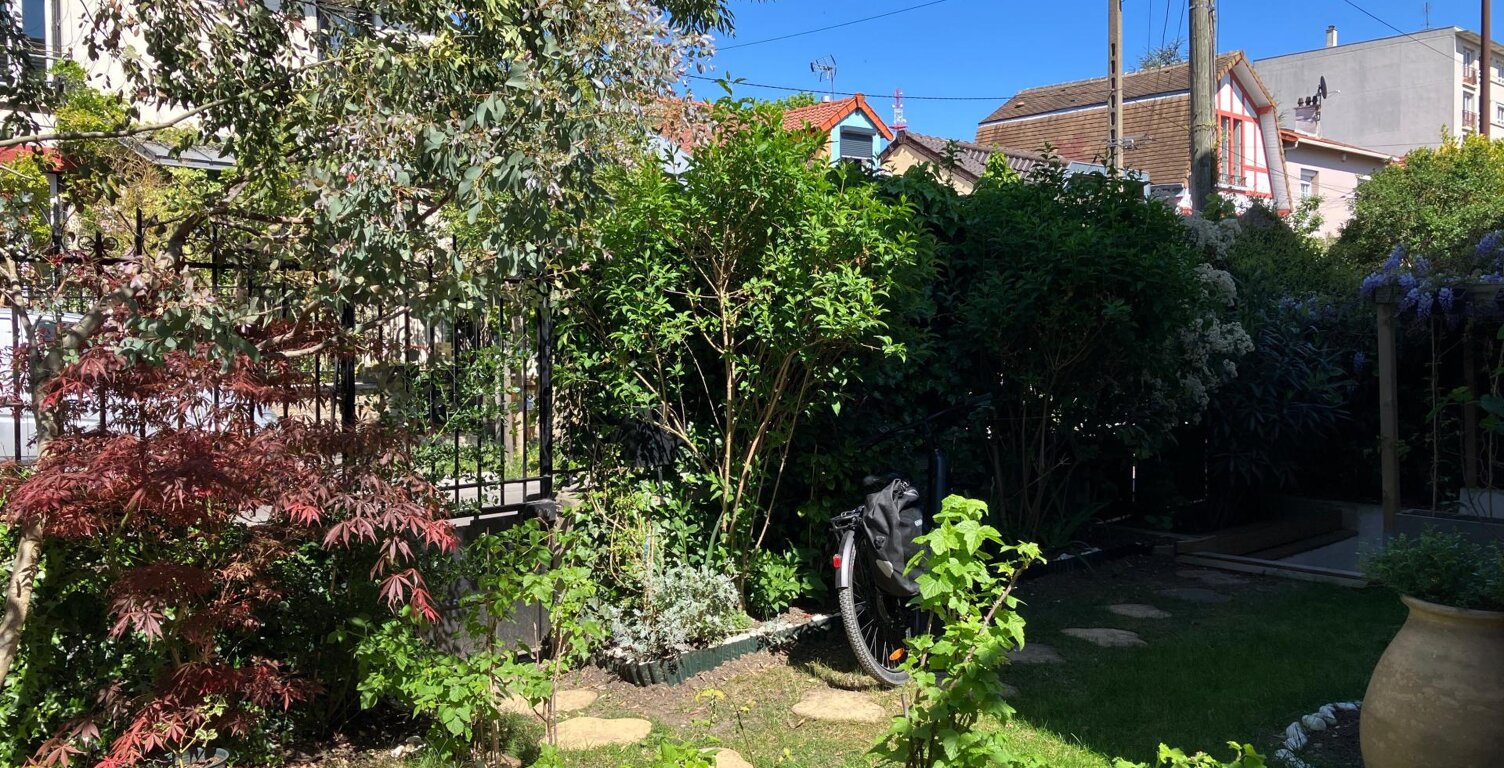 Rue calme, soleil, jardin, terrasse et dépendance — photo 1