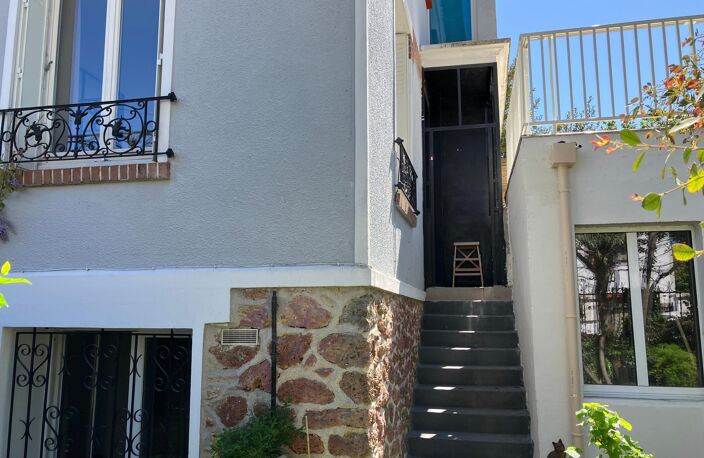 Rue calme, soleil, jardin, terrasse et dépendance — photo 2