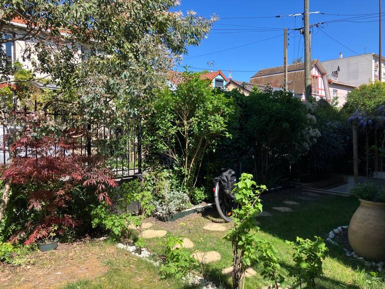 Rue calme, soleil, jardin, terrasse et dépendance — photo 1