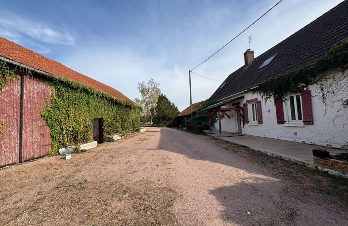 Ensemble Immobilier avec longère rénovée et nombreuses dépendances — photo 2