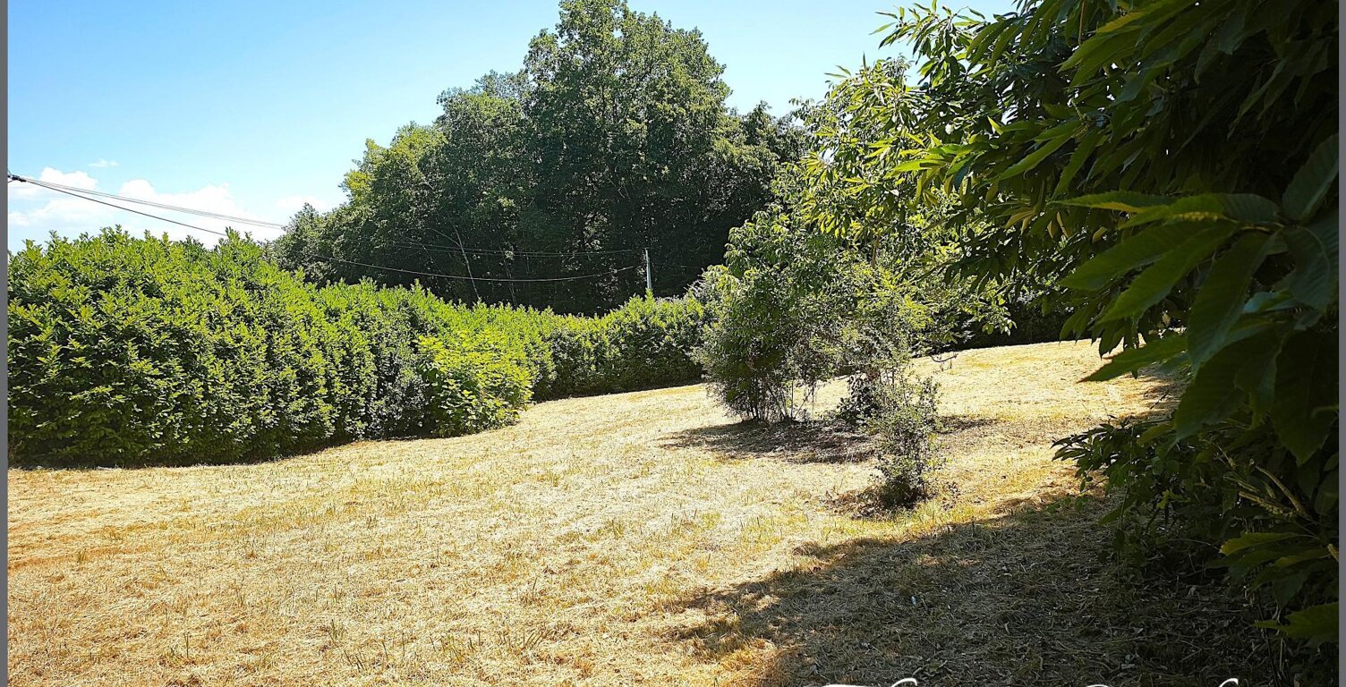 Terrain constructible de 2320 m². — photo 1
