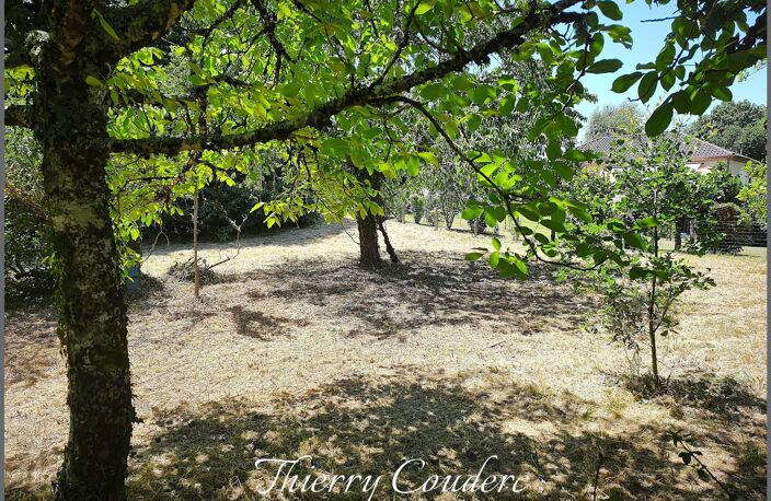 Terrain constructible de 2320 m². — photo 3