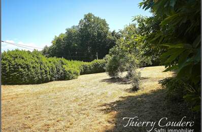 Terrain constructible de 2320 m². — photo du bien