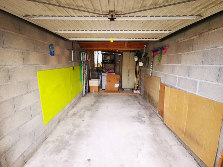 Garage — photo 1