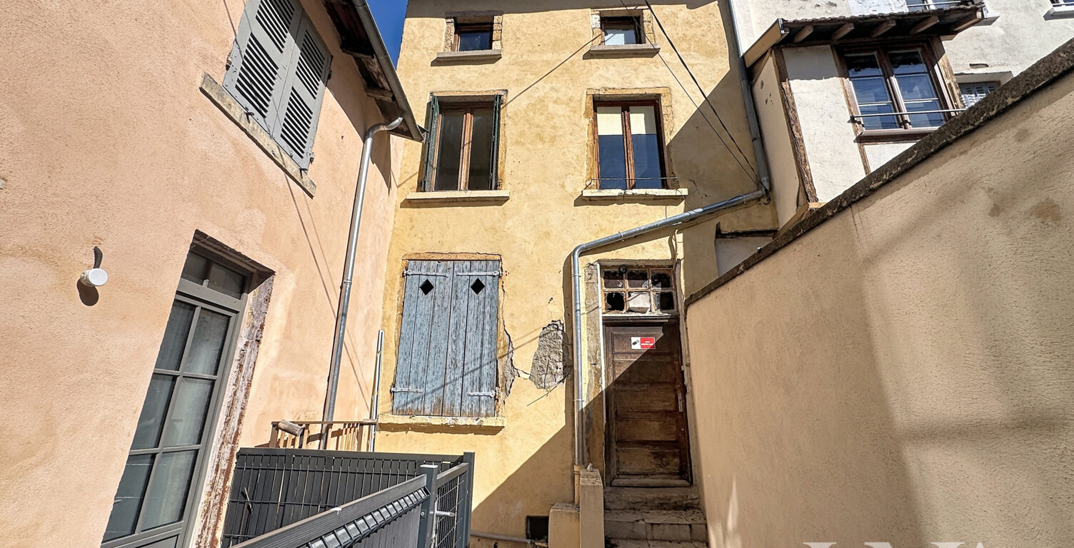 L'Arbresle, rue Pierre Brossolette : maison de village à rén — photo 1
