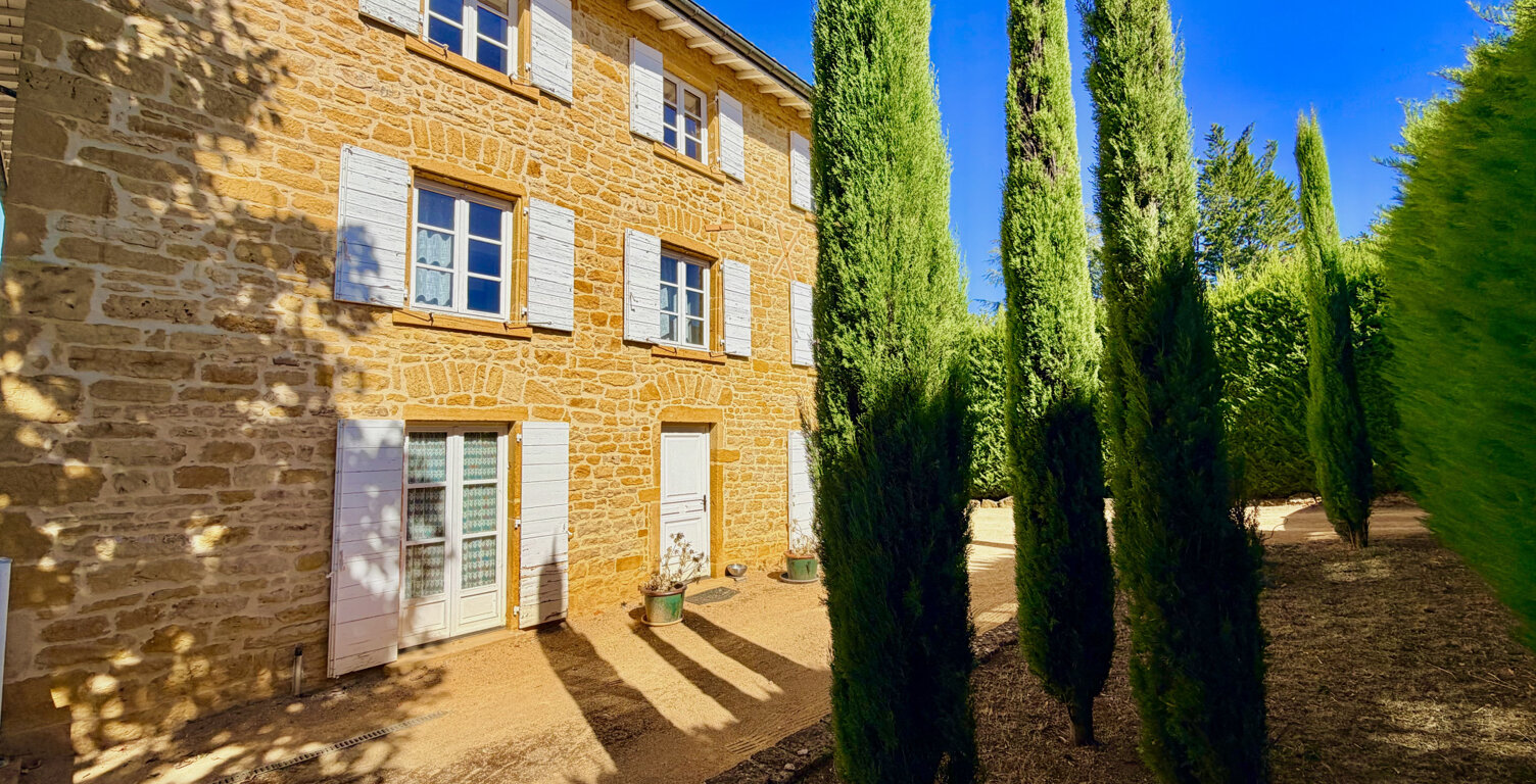 Maison individuelle en pierres dorées   350 m2 Saint-Germain — photo 1