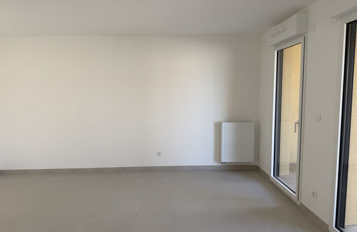 T2 NEUF 47m2 + TERRASSE 12m2 + PARKING   AIX LA DURANNE BASSE — photo 4