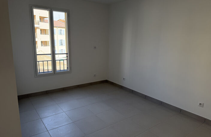 T2 NEUF 47m2 + TERRASSE 12m2 + PARKING   AIX LA DURANNE BASSE — photo 5