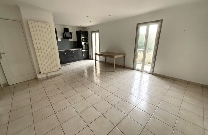 Villa — photo 2