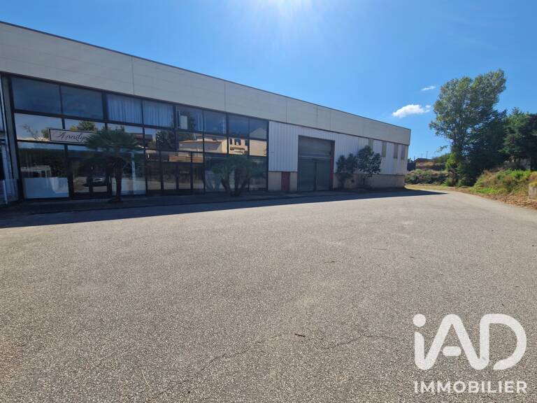 Vente Boutique/Local commercial 2 576 m&sup2; — photo 1