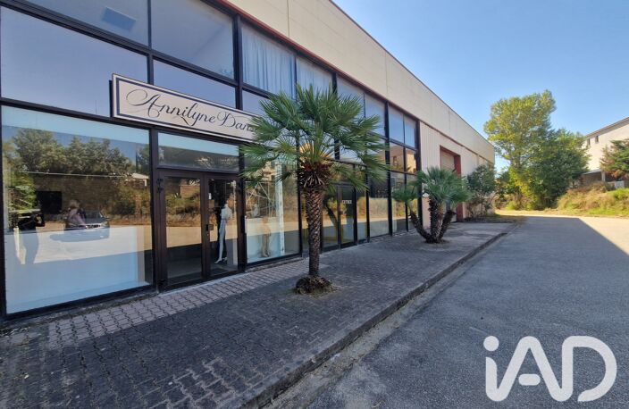 Vente Boutique/Local commercial 2 576 m&sup2; — photo 2