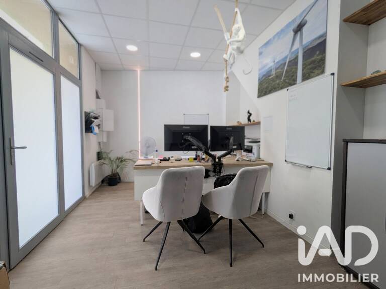Vente Garage 112 m&sup2; — photo 1