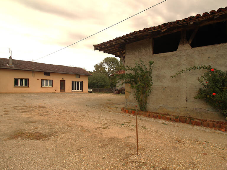 MAISON DE CAMPAGNE A RENOVER AVEC DEPENDANCES — photo 1